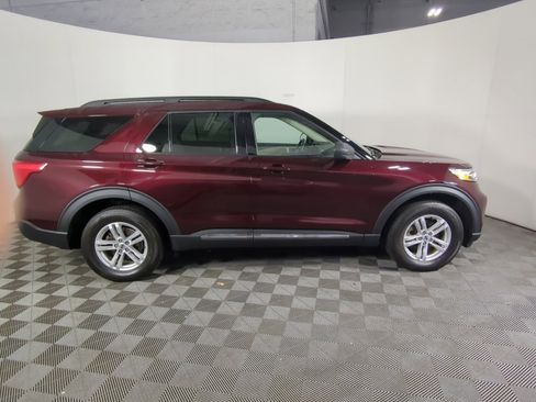 Used 2022 Ford Explorer XLT w/ Equipment Group 202A image 3