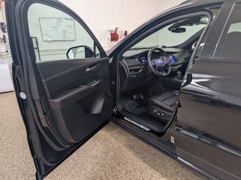 Used 2019 Cadillac XT4 Sport w/ LPO, Midnight Sport Package AWD/4WD image 6