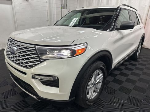 Used 2022 Ford Explorer XLT w/ Equipment Group 202A image 2