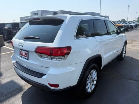 Used 2022 Jeep Grand Cherokee Laredo E AWD/4WD image 3