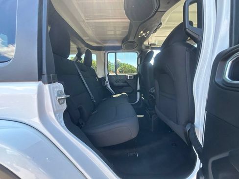 Used 2021 Jeep Wrangler Unlimited Sahara w/ Cold Weather Group AWD/4WD image 21