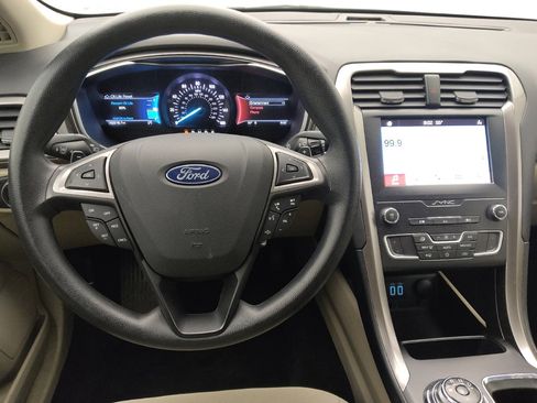 Used 2019 Ford Fusion SE FWD image 22