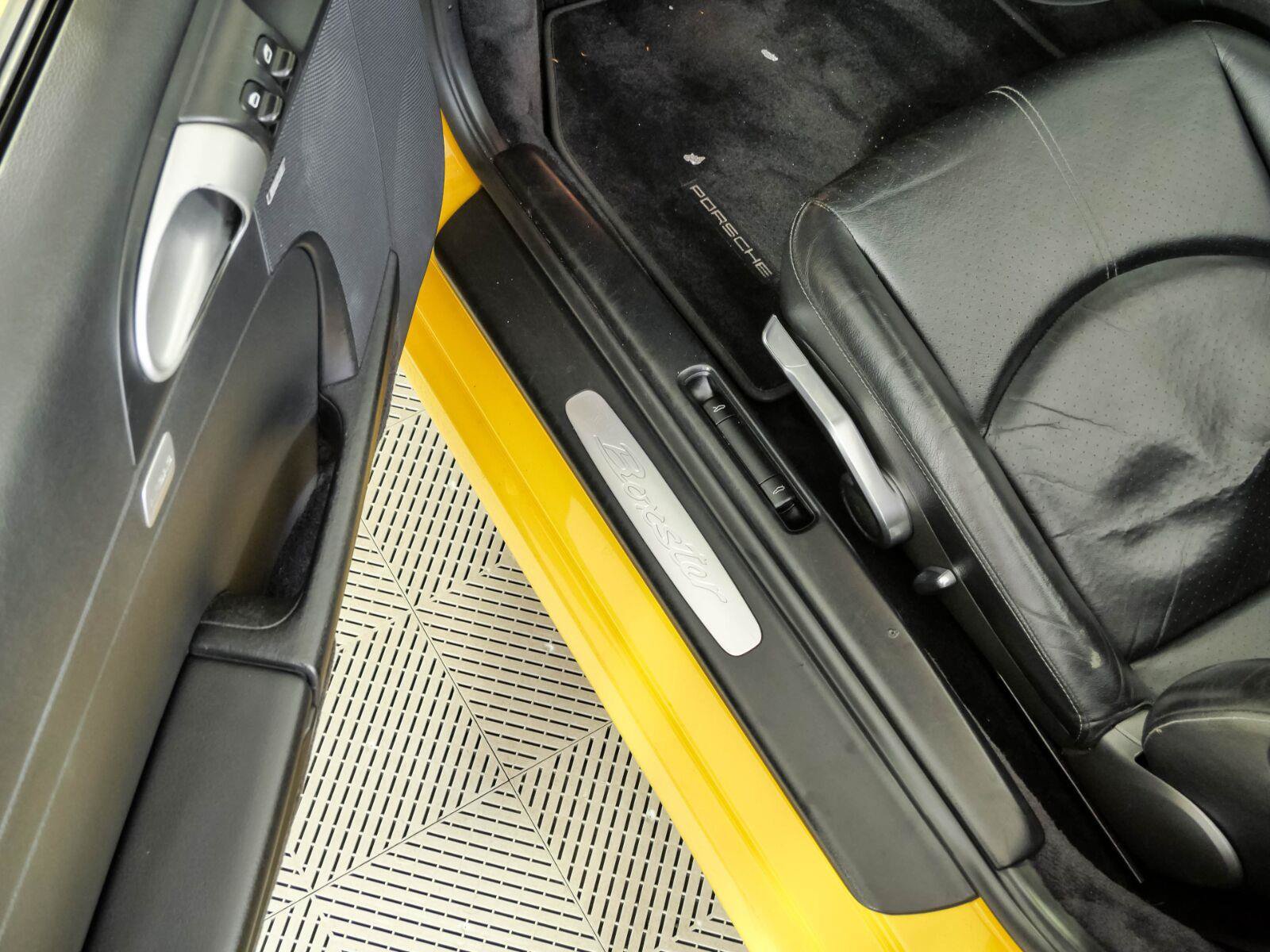 Used 2005 Porsche Boxster RWD image 8