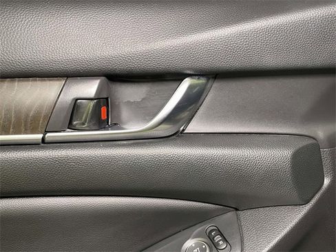 Used 2020 Honda Accord EX image 34