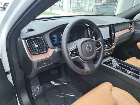 Used 2023 Volvo XC60 B5 Ultimate w/ Protection Package Premier FWD image 8