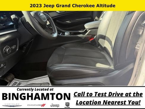 Used 2023 Jeep Grand Cherokee Altitude AWD/4WD image 8