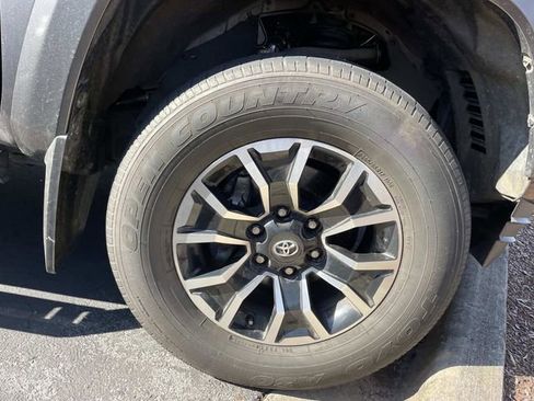 Used 2022 Toyota Tacoma TRD Sport w/ Technology Package image 7