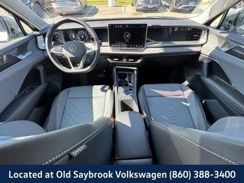 Used 2025 Volkswagen Tiguan SE AWD/4WD image 13