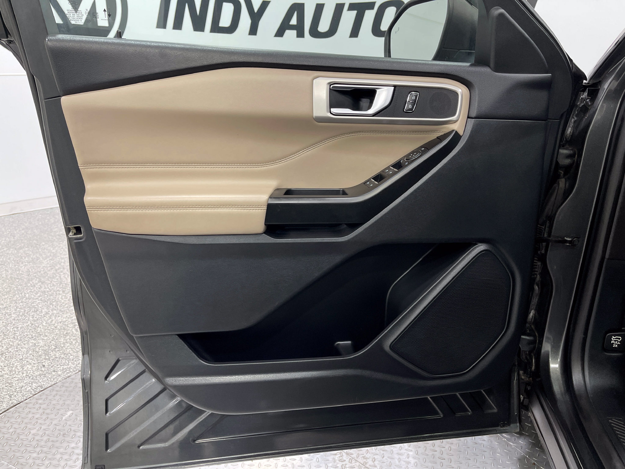 Used 2020 Ford Explorer XLT w/ Equipment Group 202A AWD/4WD image 15