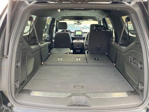Used 2022 Chevrolet Suburban RST w/ Luxury Package image 32