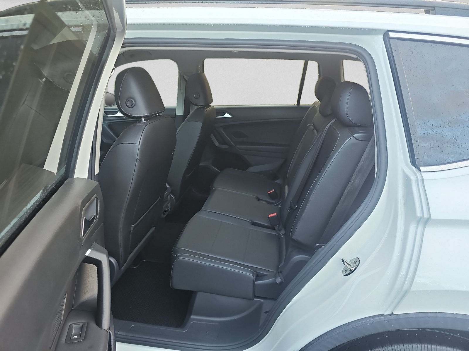 Used 2019 Volkswagen Tiguan SE w/ Panoramic Sunroof Package FWD image 28