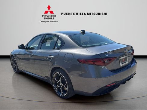 Used 2023 Alfa Romeo Giulia Veloce RWD image 7