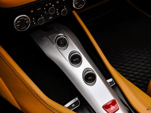 Used 2016 Ferrari California T image 64