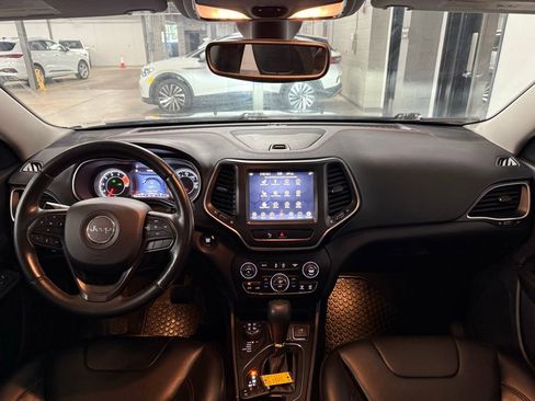 Used 2019 Jeep Cherokee Trailhawk w/ Cold Weather Group AWD/4WD image 20
