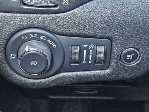 Used 2023 Jeep Cherokee Altitude Lux image 20