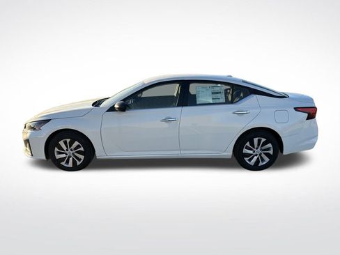 Used 2025 Nissan Altima 2.5 S image 3
