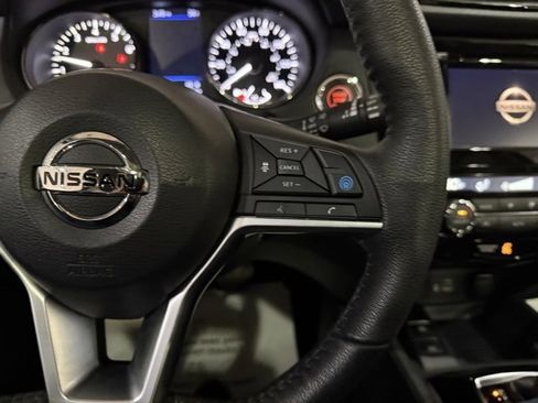 Used 2020 Nissan Rogue SL w/ Premium Package image 18