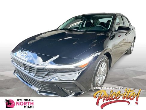Used 2026 Hyundai Elantra SE FWD image 1