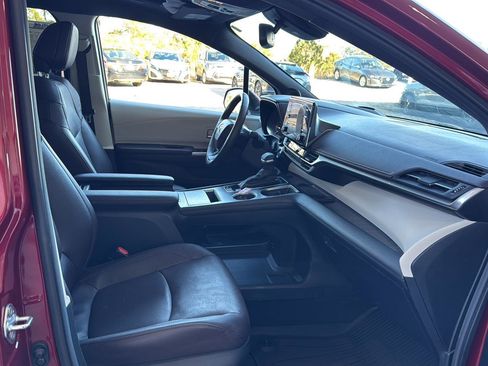 Used 2024 Toyota Sienna Platinum image 10