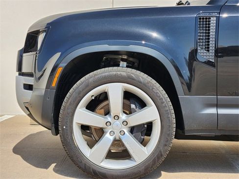 New 2024 Land Rover Defender 110 SE image 9