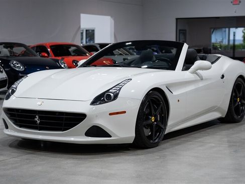 Used 2016 Ferrari California T RWD image 77
