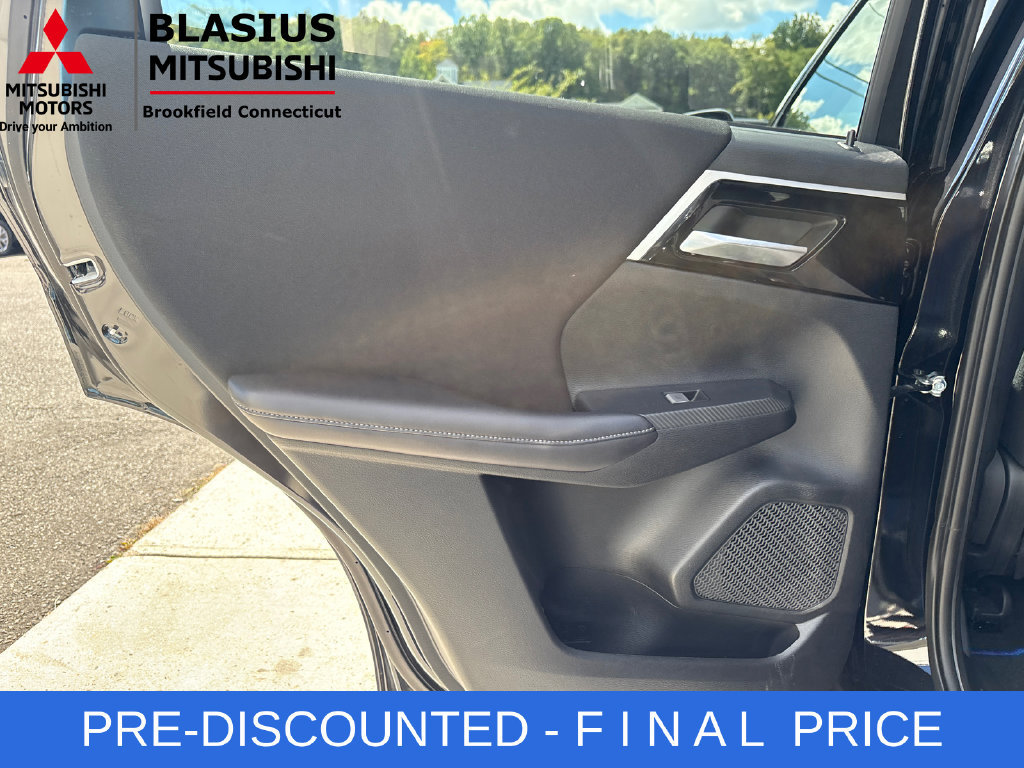 Used 2025 Mitsubishi Outlander ES AWD/4WD image 35