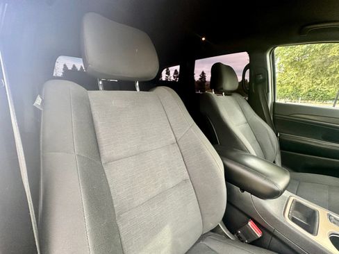 Used 2017 Jeep Grand Cherokee Laredo RWD image 7