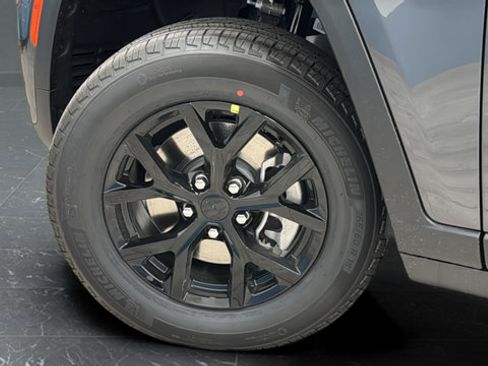 New 2026 Jeep Grand Cherokee L 4WD image 38