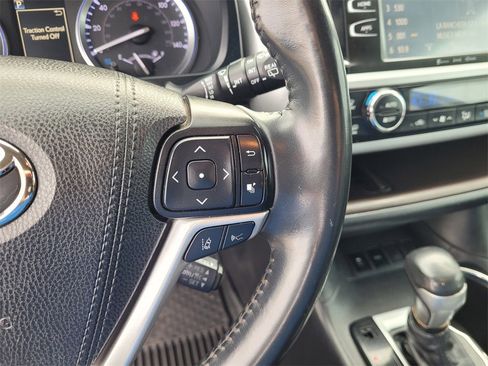 Used 2019 Toyota Highlander XLE image 23