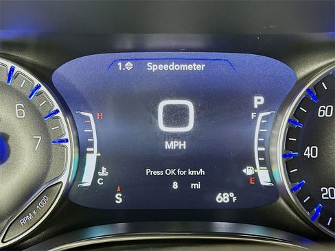 New 2026 Chrysler Pacifica Limited w/ Uconnect Theater Family Group image 11