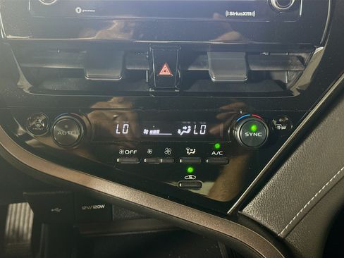 Used 2024 Toyota Camry SE AWD/4WD image 16