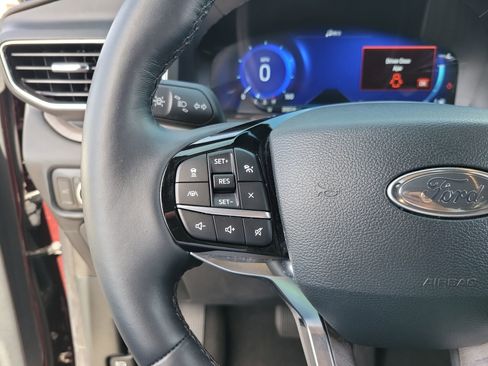 Used 2023 Ford Explorer Platinum w/ Technology Package AWD/4WD image 31