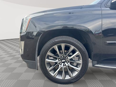 Used 2019 Cadillac Escalade Luxury w/ Escalade Sport Edition AWD/4WD image 19