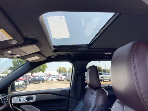 Used 2022 Ford Explorer Platinum w/ Equipment Group 601A AWD/4WD image 26