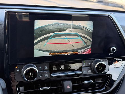 Certified 2024 Toyota Highlander XLE image 29