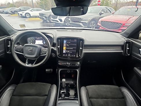 Used 2020 Volvo XC40 T4 R-Design w/ Protection Package image 33