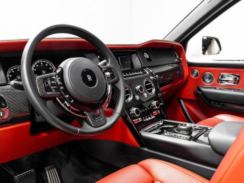 Used 2021 Rolls-Royce Cullinan Black Badge AWD/4WD image 9