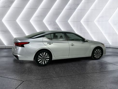 Used 2023 Nissan Altima 2.5 SV FWD image 4