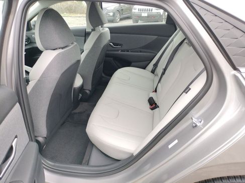 Used 2025 Hyundai Elantra Limited FWD image 36