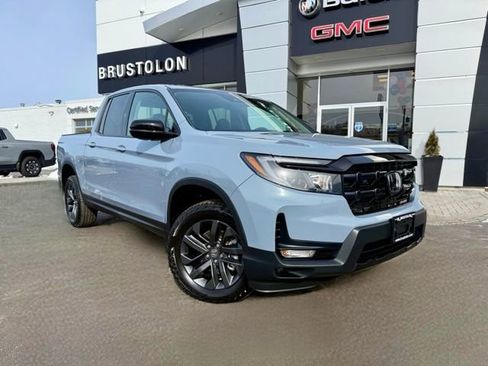 Used 2025 Honda Ridgeline Sport image 4