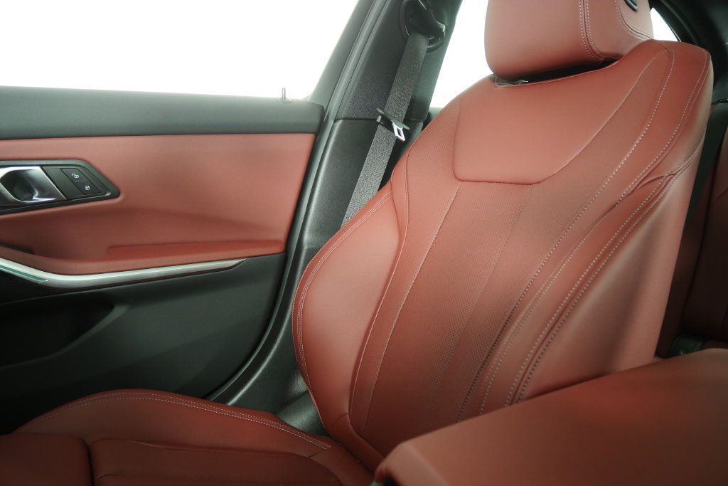 Certified 2025 BMW 330i Sedan RWD image 24