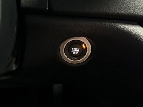 Used 2025 Chrysler Pacifica Select FWD image 24