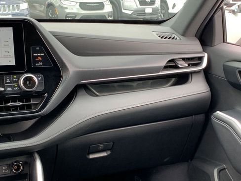 Used 2025 Toyota Highlander XSE image 38