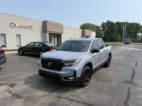 Used 2025 Honda Ridgeline Black Edition image 2