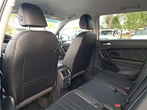 Certified 2023 Volkswagen Tiguan SE image 10