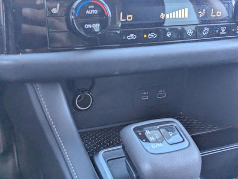 Used 2024 Nissan Pathfinder SV w/ SV Premium Package image 25