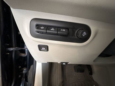 Used 2023 GMC Terrain Denali w/ Black Diamond Edition image 18