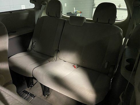 Used 2017 Toyota Sienna LE image 14