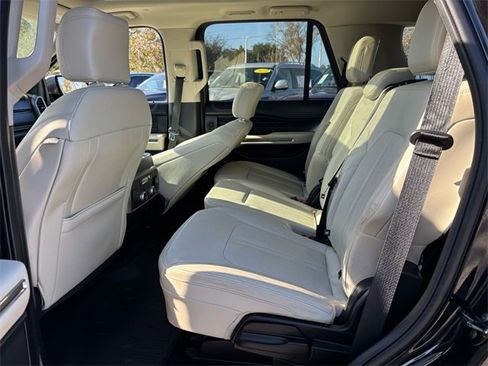 Used 2021 Ford Expedition Platinum image 11