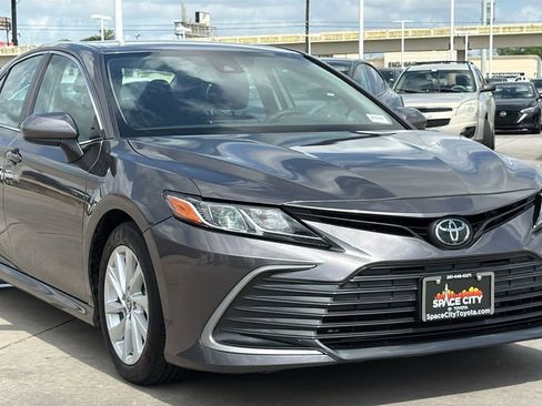 Used 2022 Toyota Camry LE FWD image 7